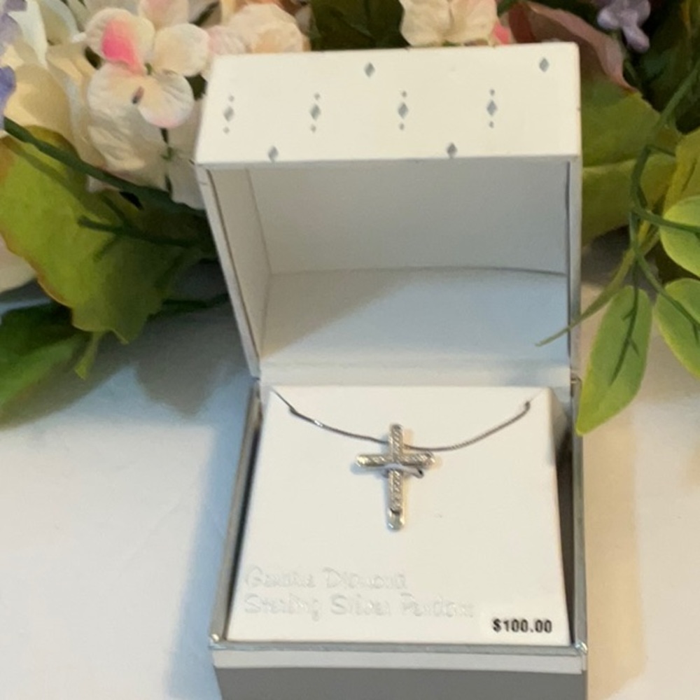 UNBRANDED DIAMOND NECKLACE 19 INCHES LONG NWOT